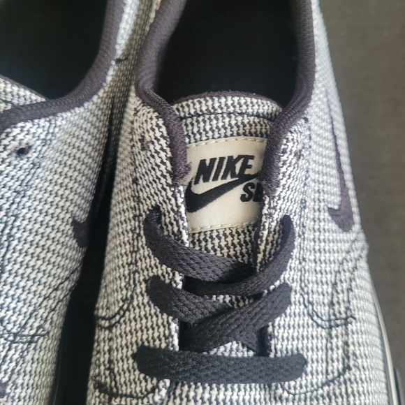 Brand New Nike SB Black and White Skateboarding Sneakers - Picture 3 of 4